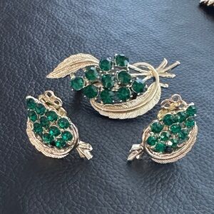 Vintage Green Rhinestone Brooch & Clip on Earring Set